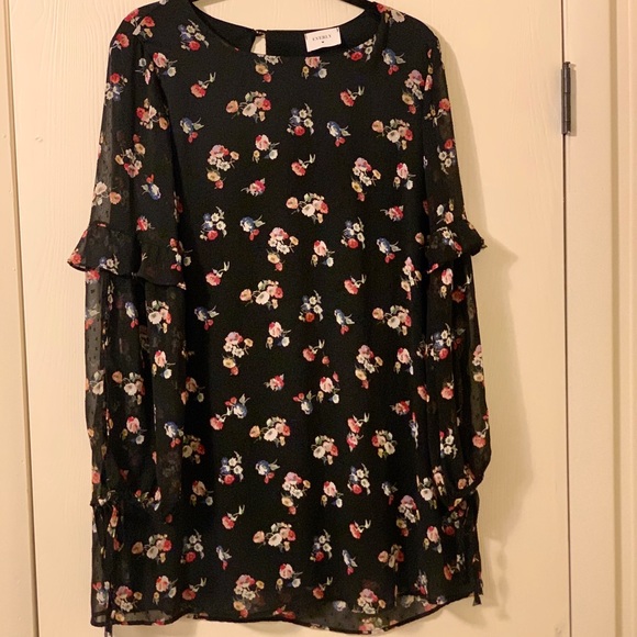 Like New Beautiful Everly Dress - Picture 3 of 7